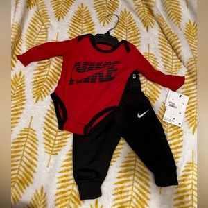 NIKE BABY ONESIE & PANTS SIZE 3 MOS
